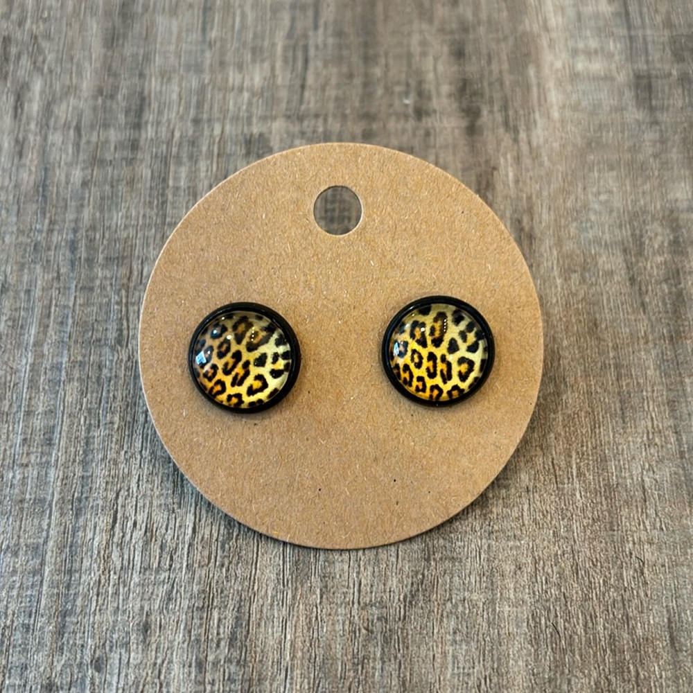 Homemade Earrings -‎ 12mm diameter circle - post style - animal print